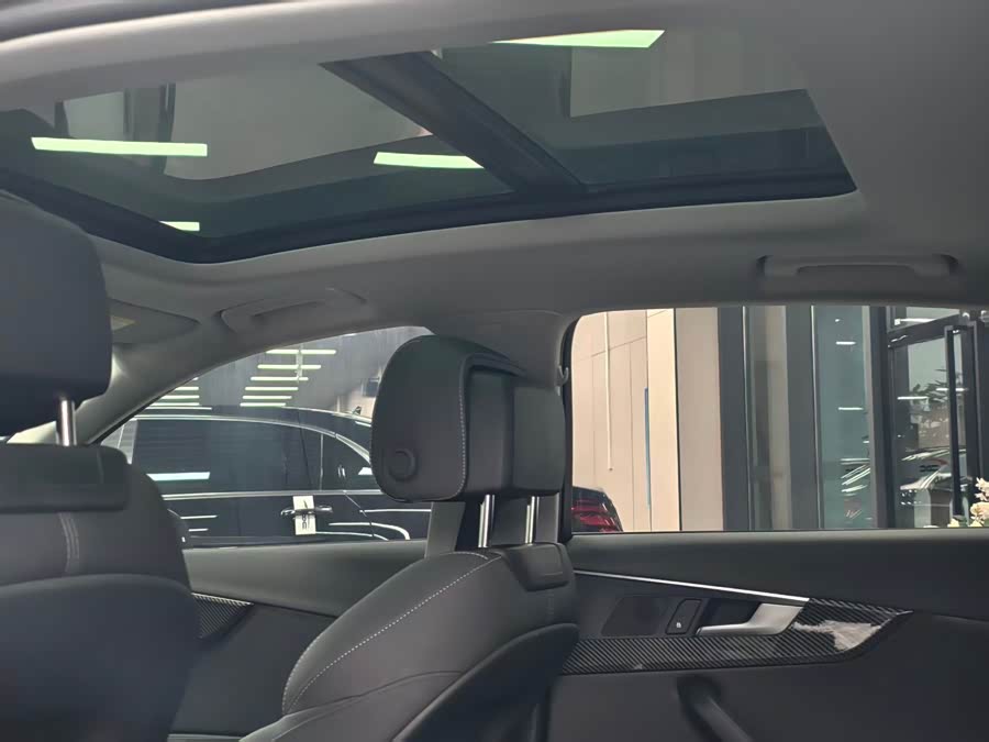 Audi A4L 2023, фото 9