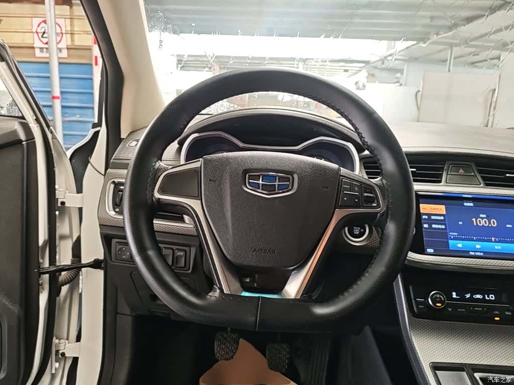 Geely Emgrand, 2017 11