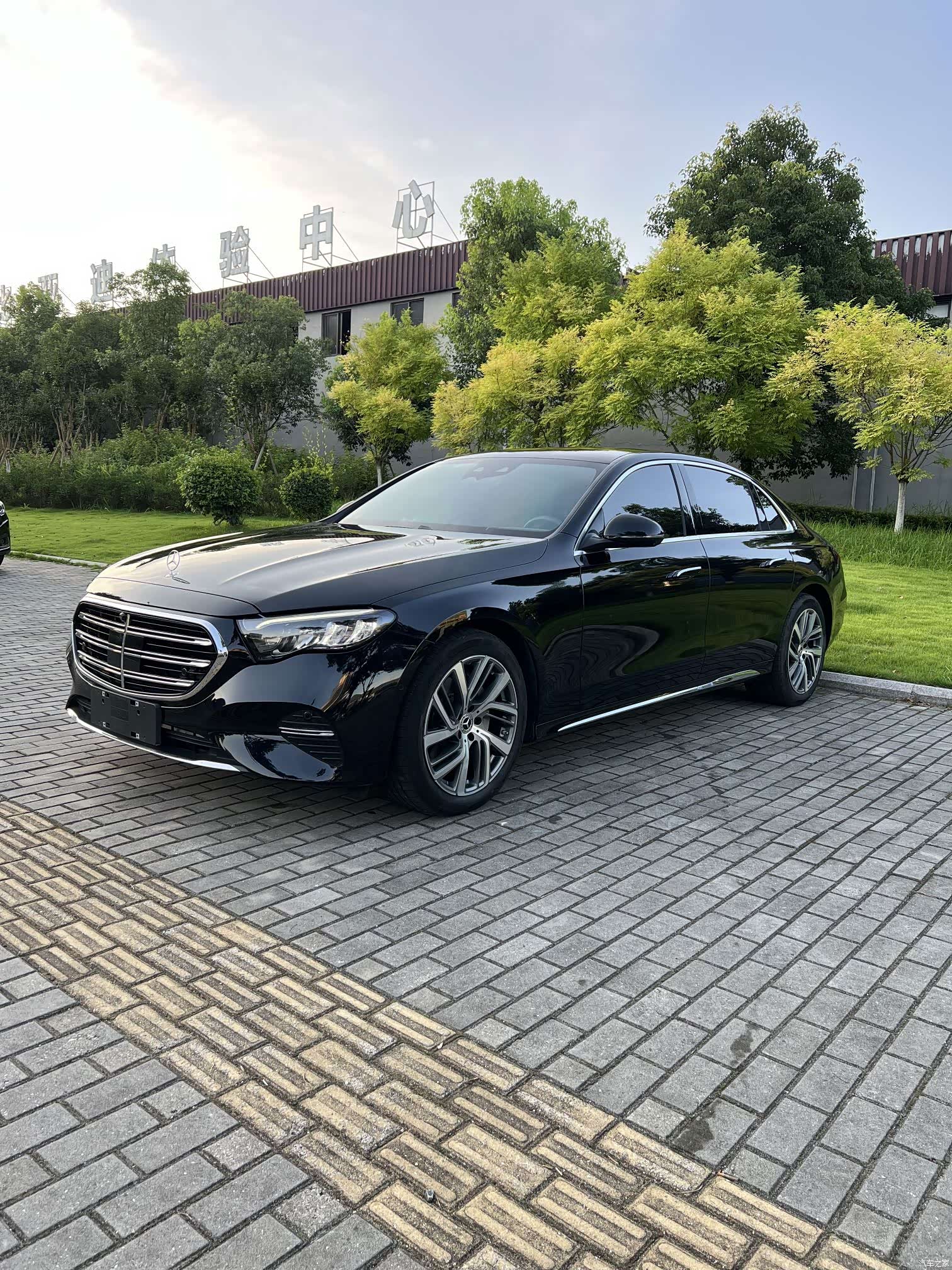 Mercedes-Benz E-Class, 2025 1