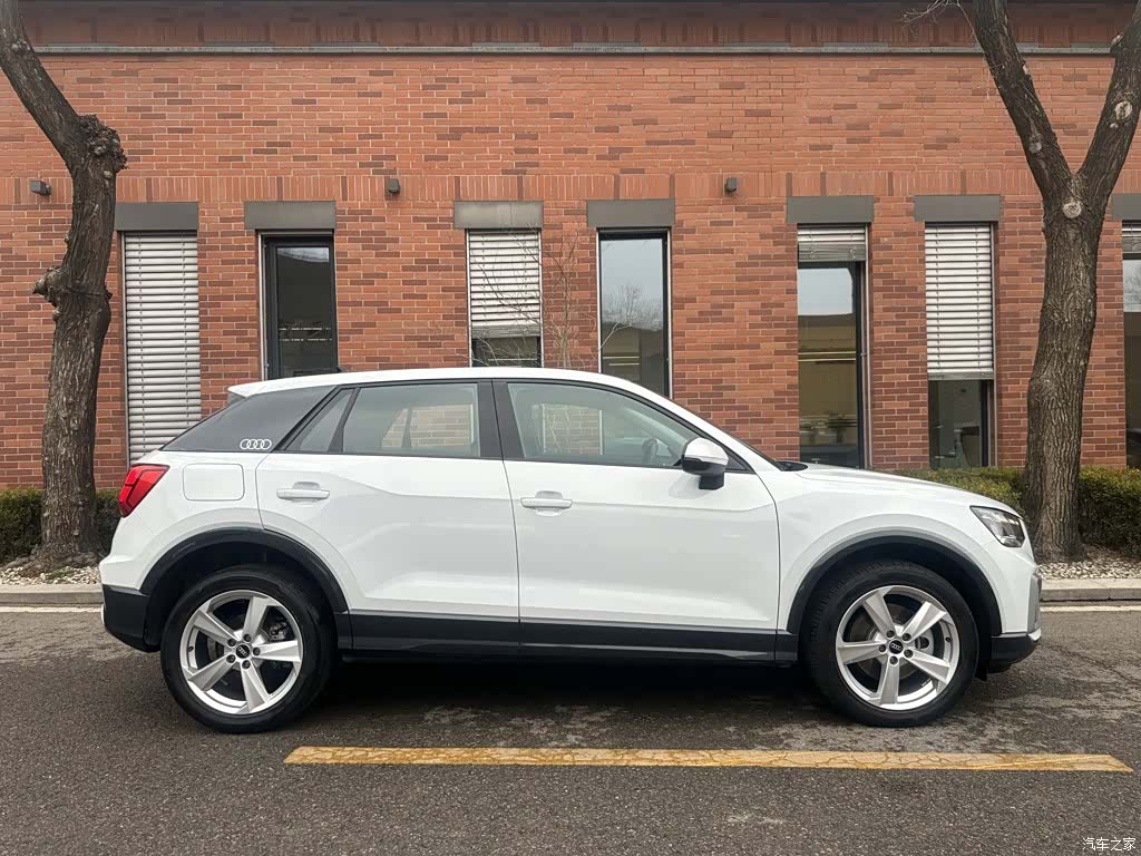 Audi Q2L, 2024 19