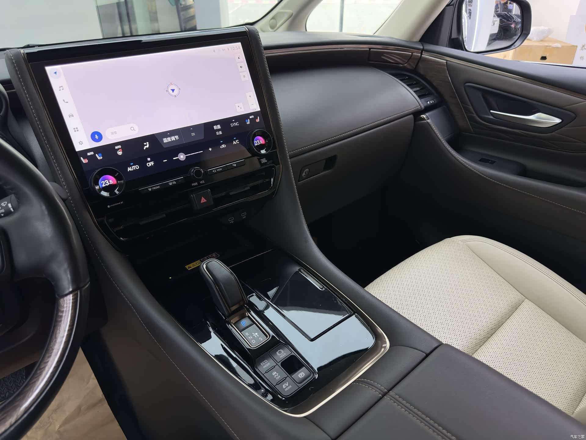 Toyota Alphard, 2024 19