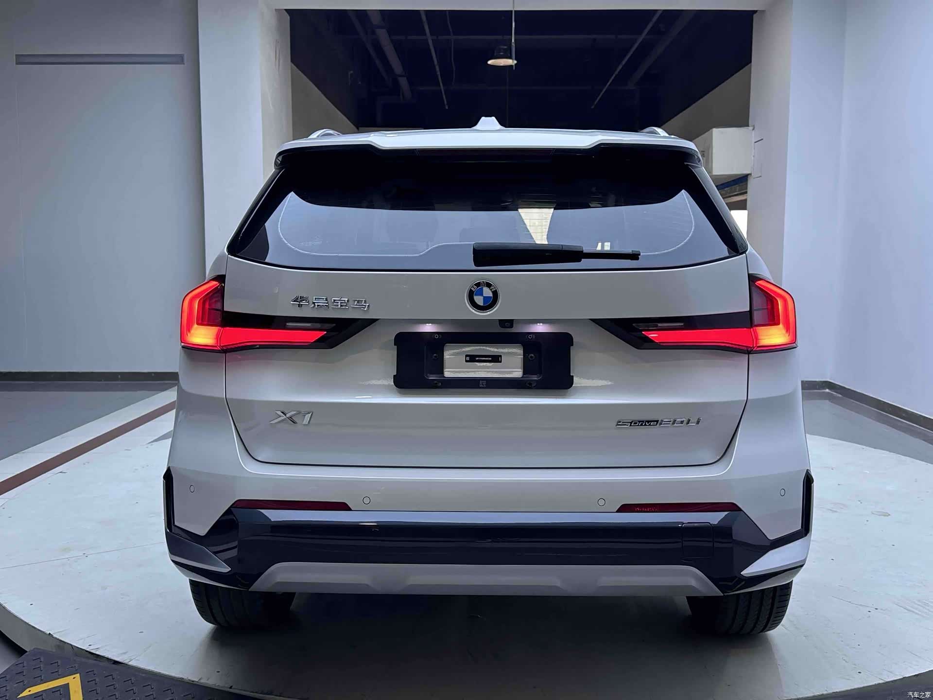 BMW X1, 2023 все фото