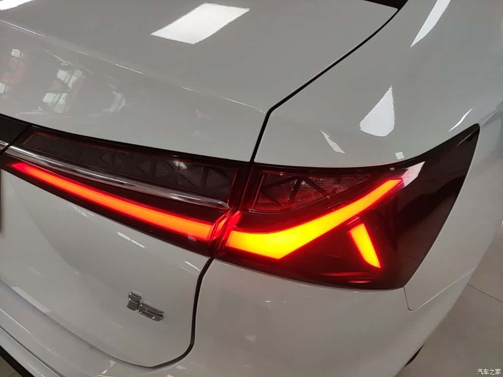 Roewe i5, 2025 8