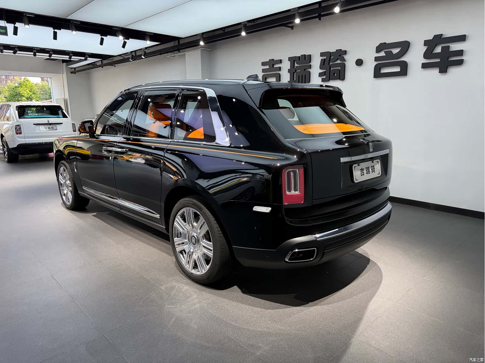 Rolls-Royce Cullinan, 2024 4