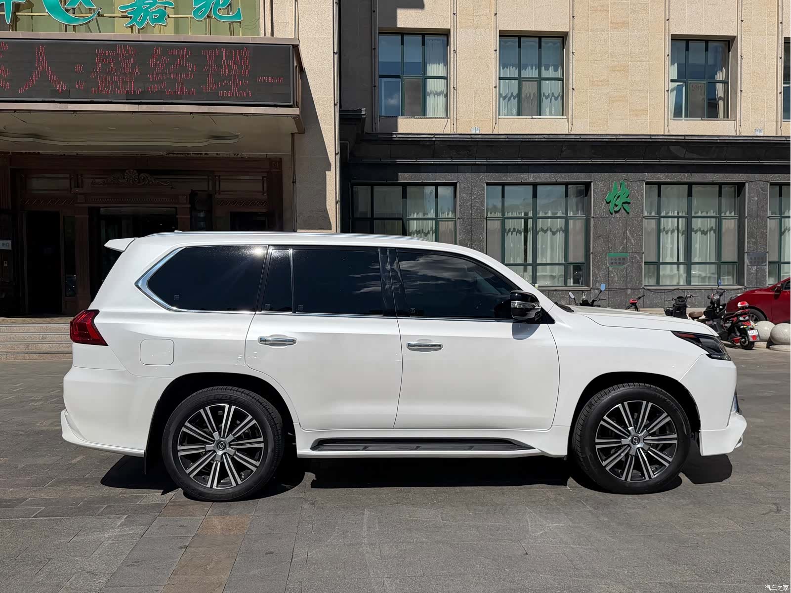 Lexus LX, 2018 12