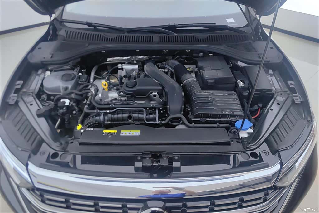 Volkswagen Sagitar, 2024 10