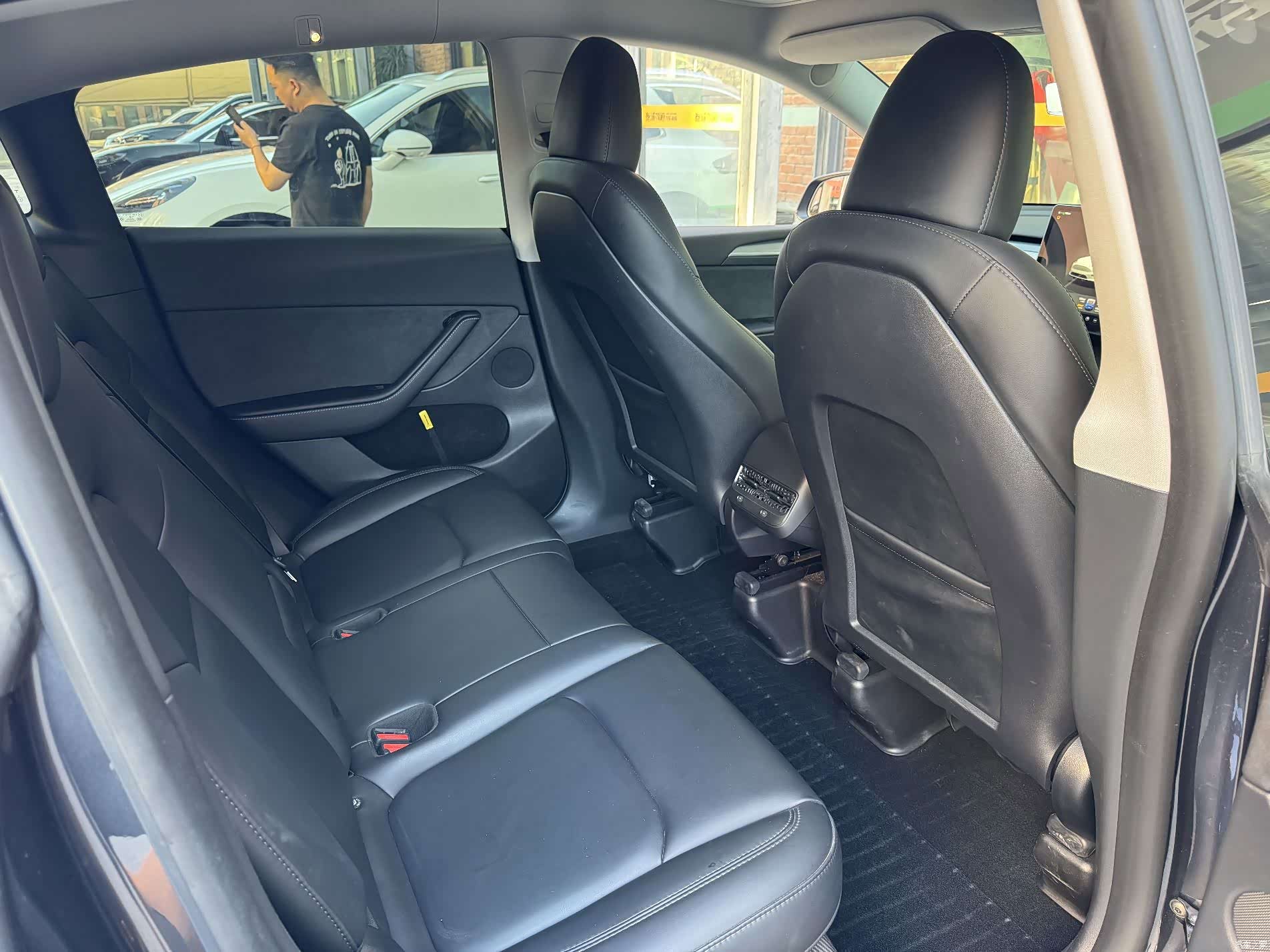 Tesla Model Y, 2024 18