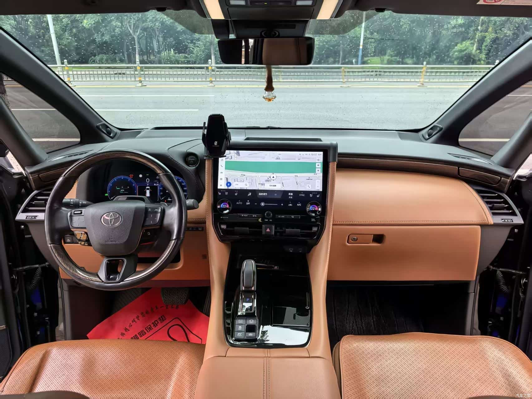 Toyota Alphard, 2024 11