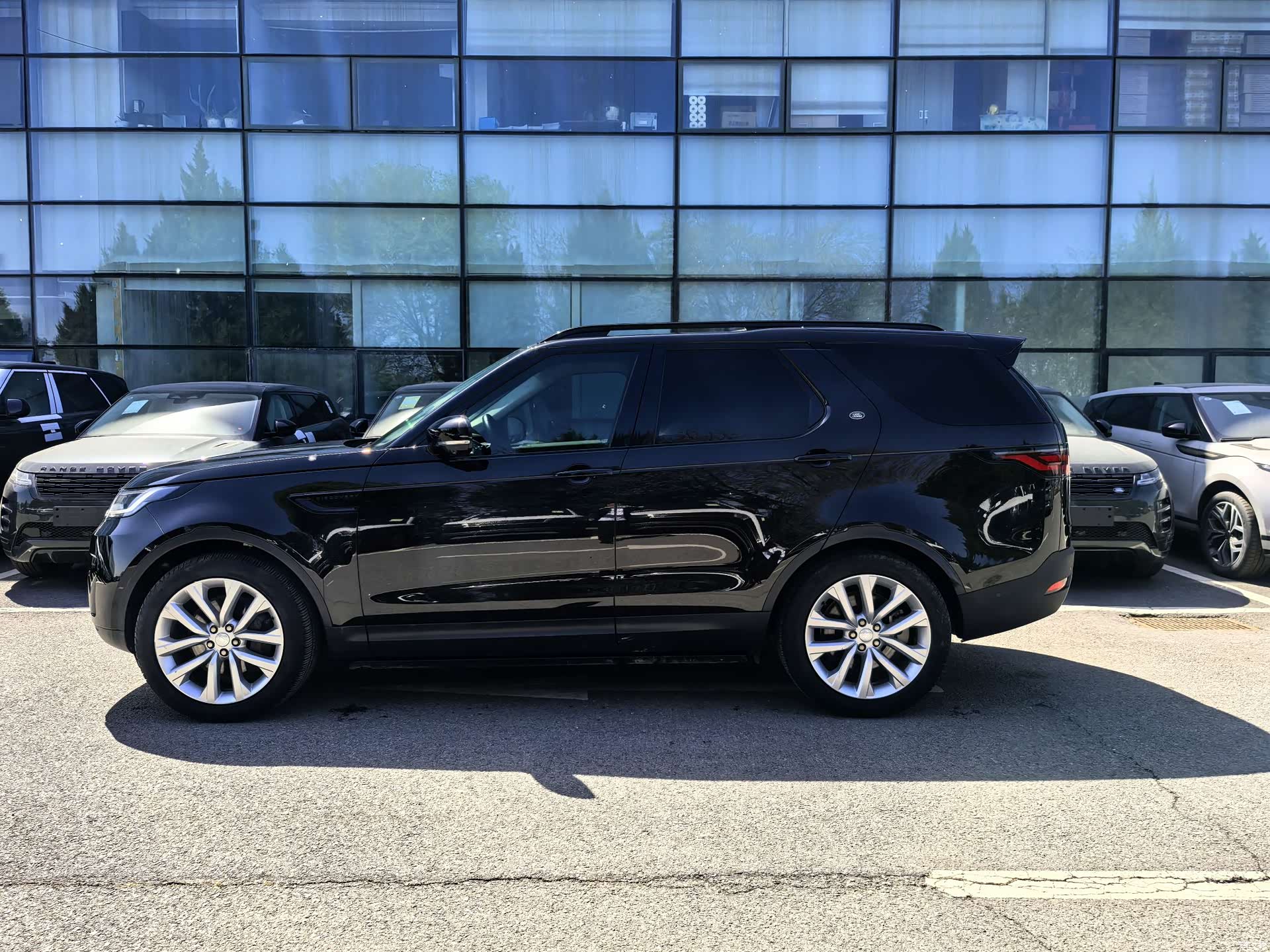 Land Rover Discovery, 2024 3