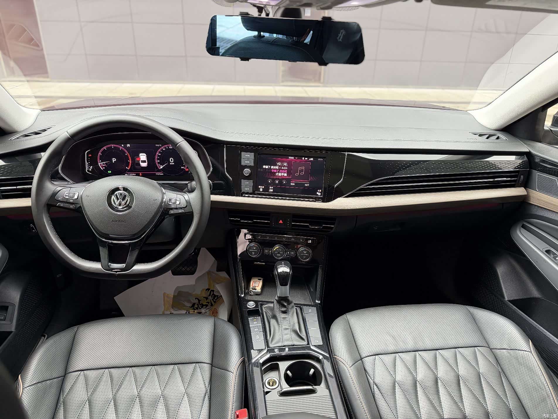 Volkswagen Passat, 2019 все фото