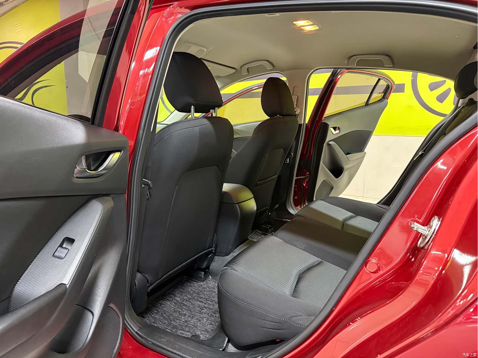 Mazda Mazda3, 2015 13