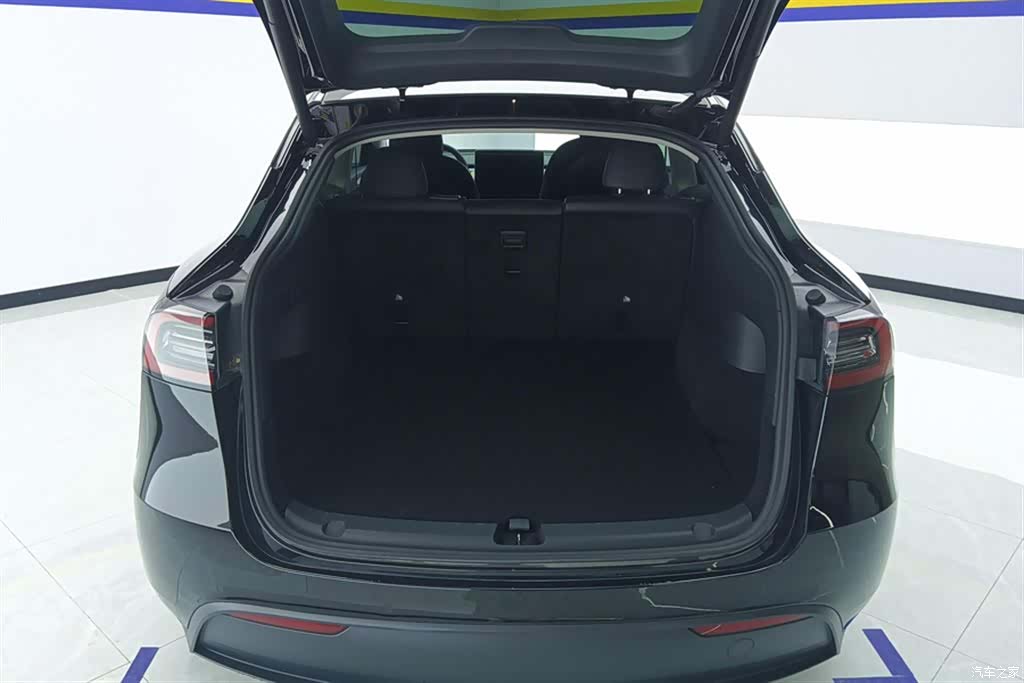 Tesla Model Y, 2022 4
