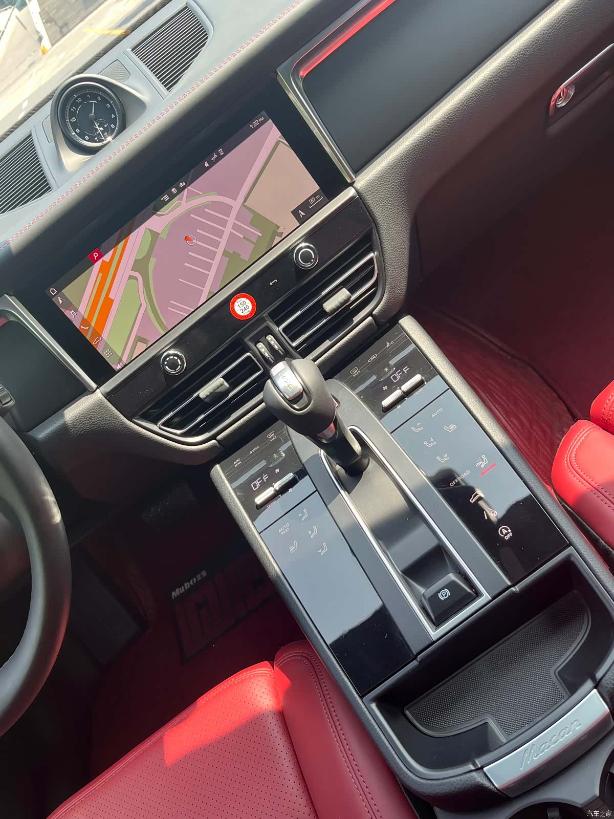 Porsche Macan, 2023 все фото