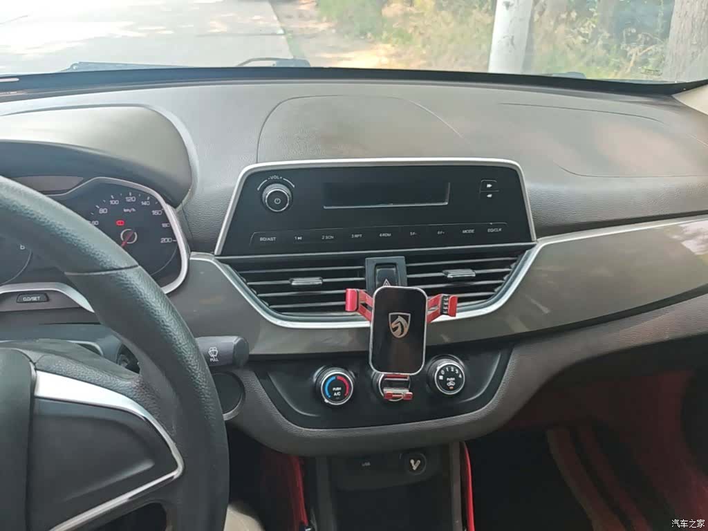 Wuling 310W, 2019 13