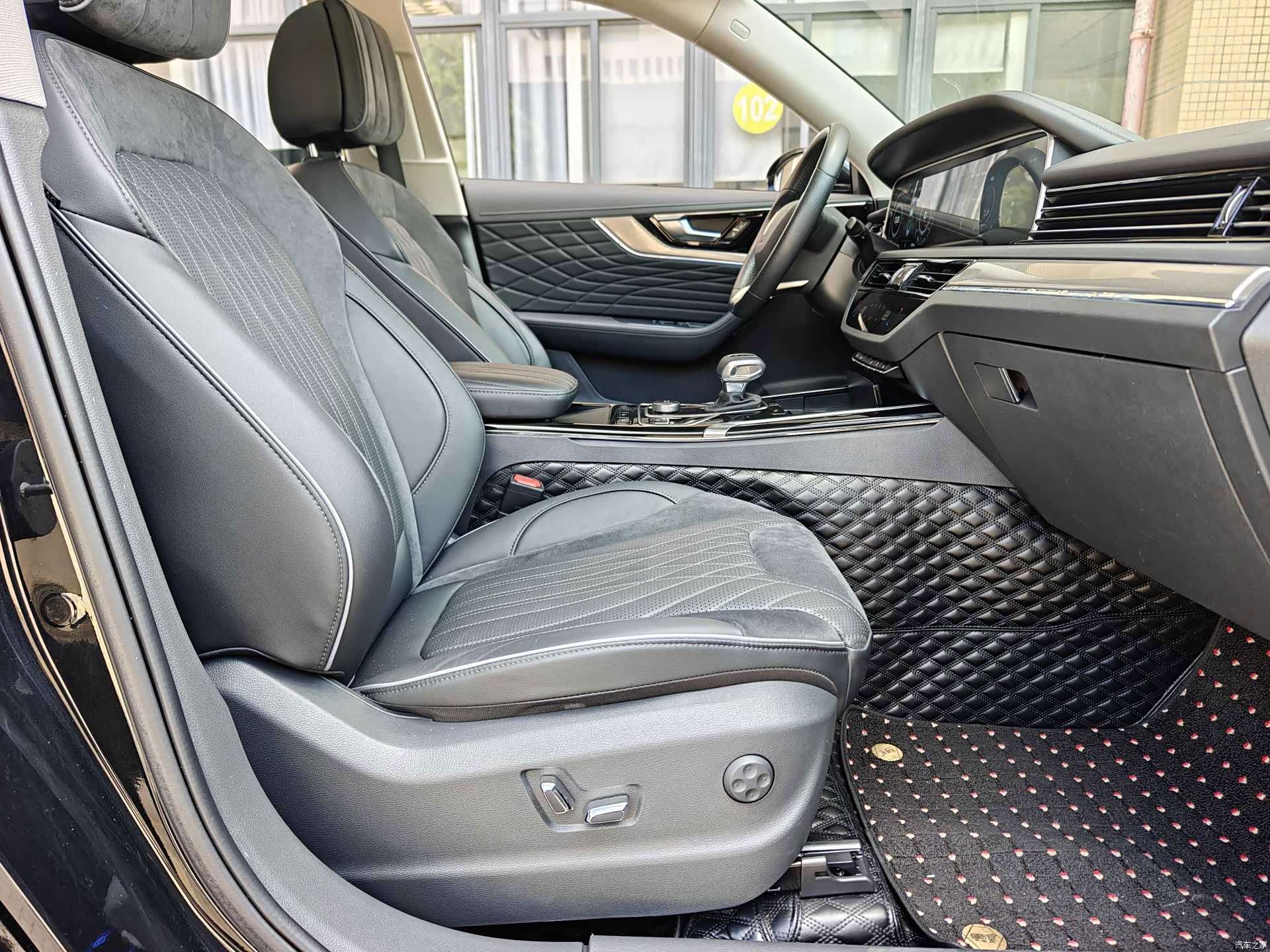 Hongqi HS5, 2022 11