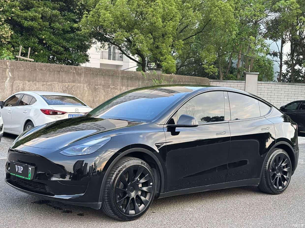 Tesla Model Y, 2023 1