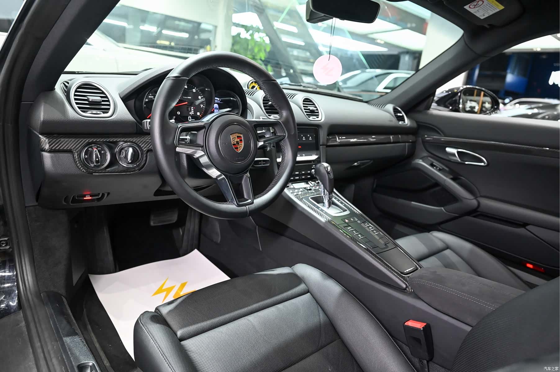 Porsche Cayman, 2019 8