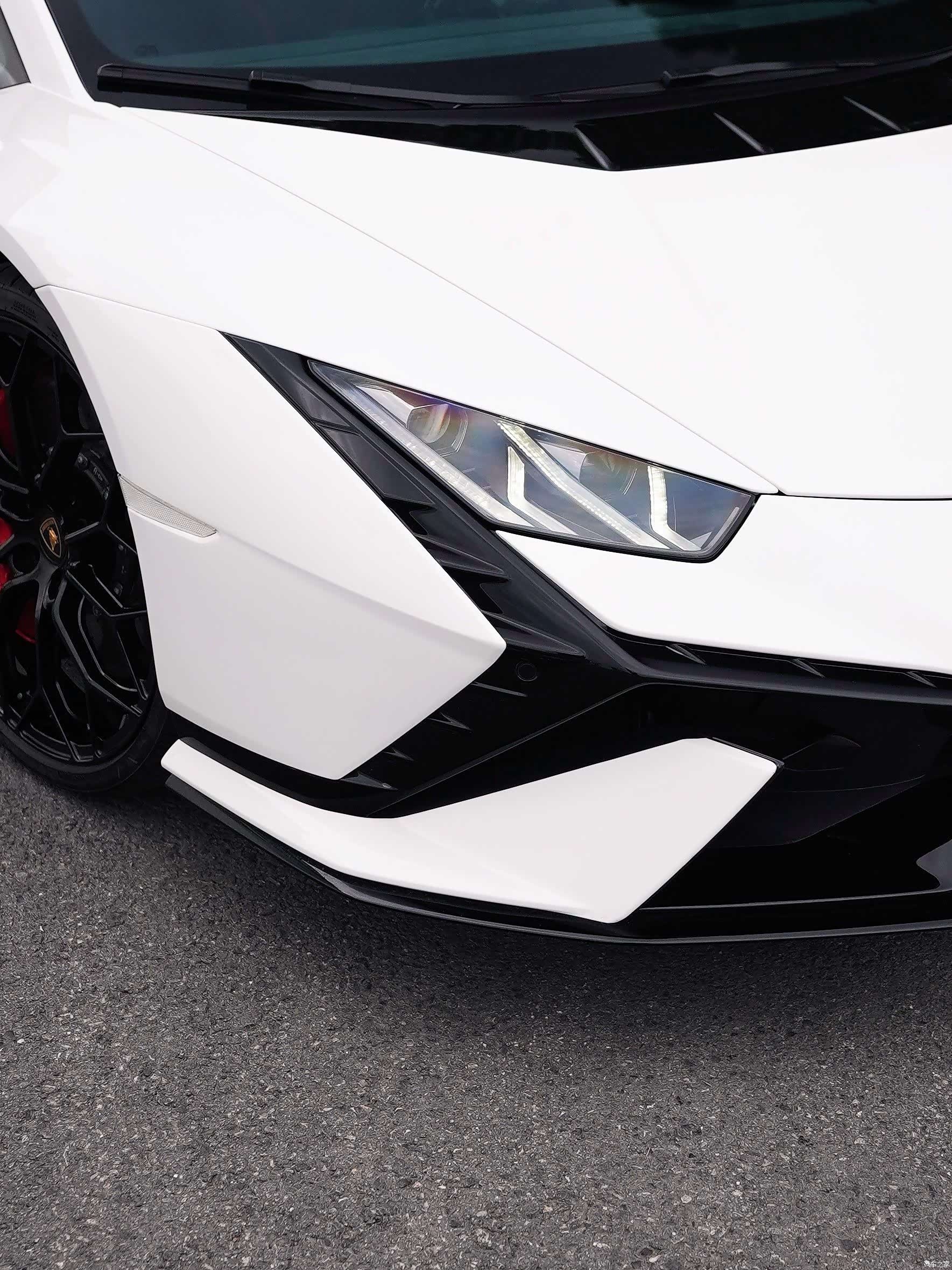 Lamborghini Huracán, 2024 все фото