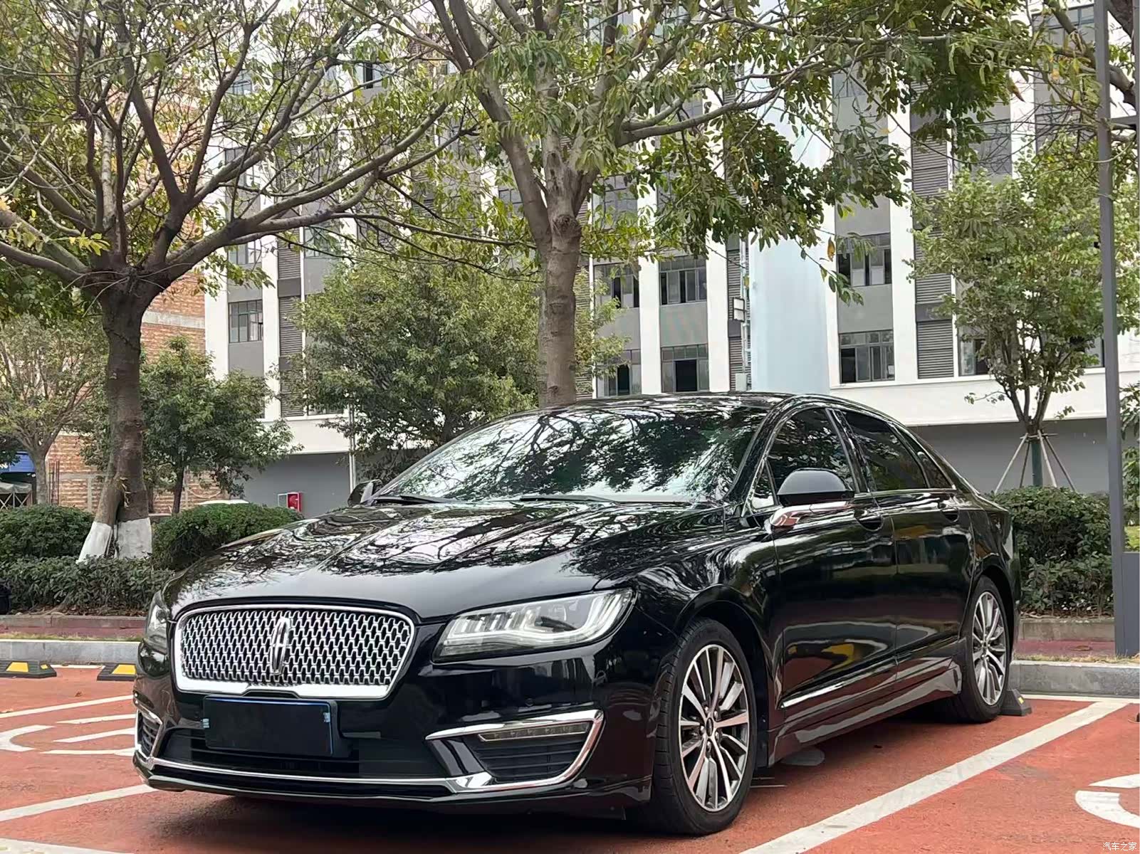 Lincoln MKZ, 2017 1