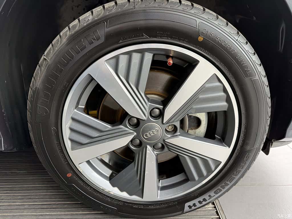 Audi e-tron, 2020 14