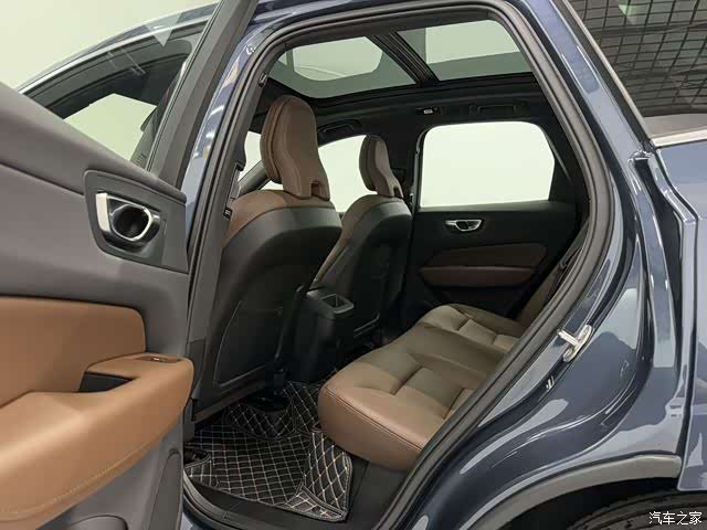 Volvo XC60, 2025 12