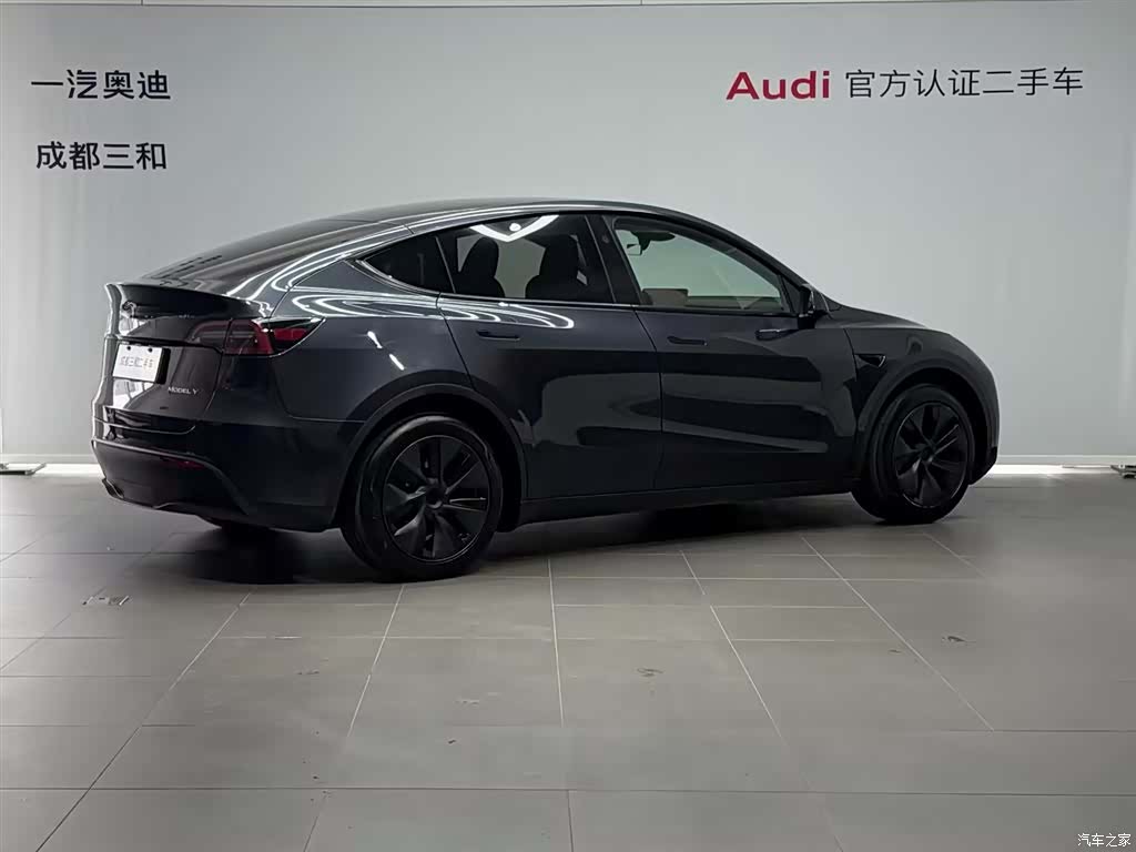 Tesla Model Y, 2024 4
