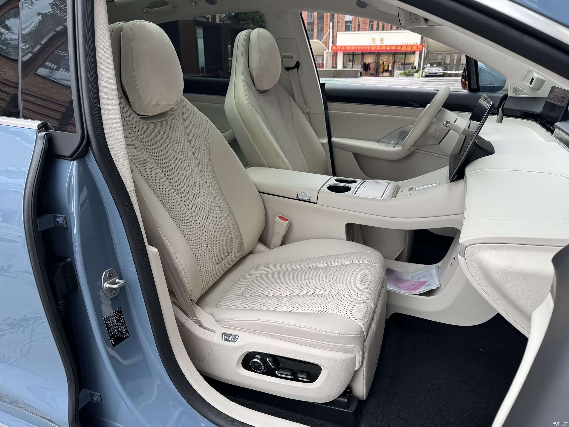 Luxeed R7, 2025 19