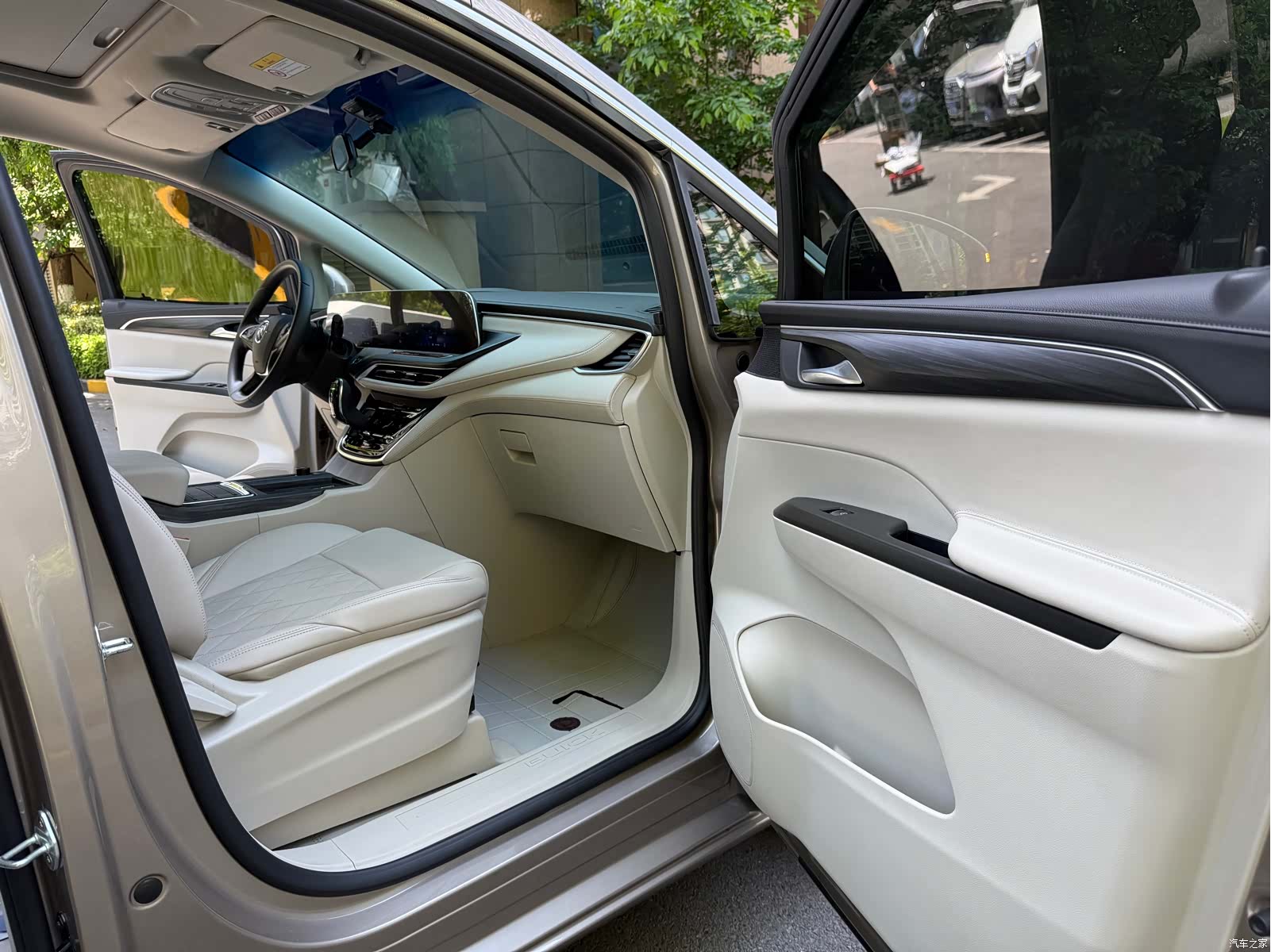 Buick GL8, 2024 4