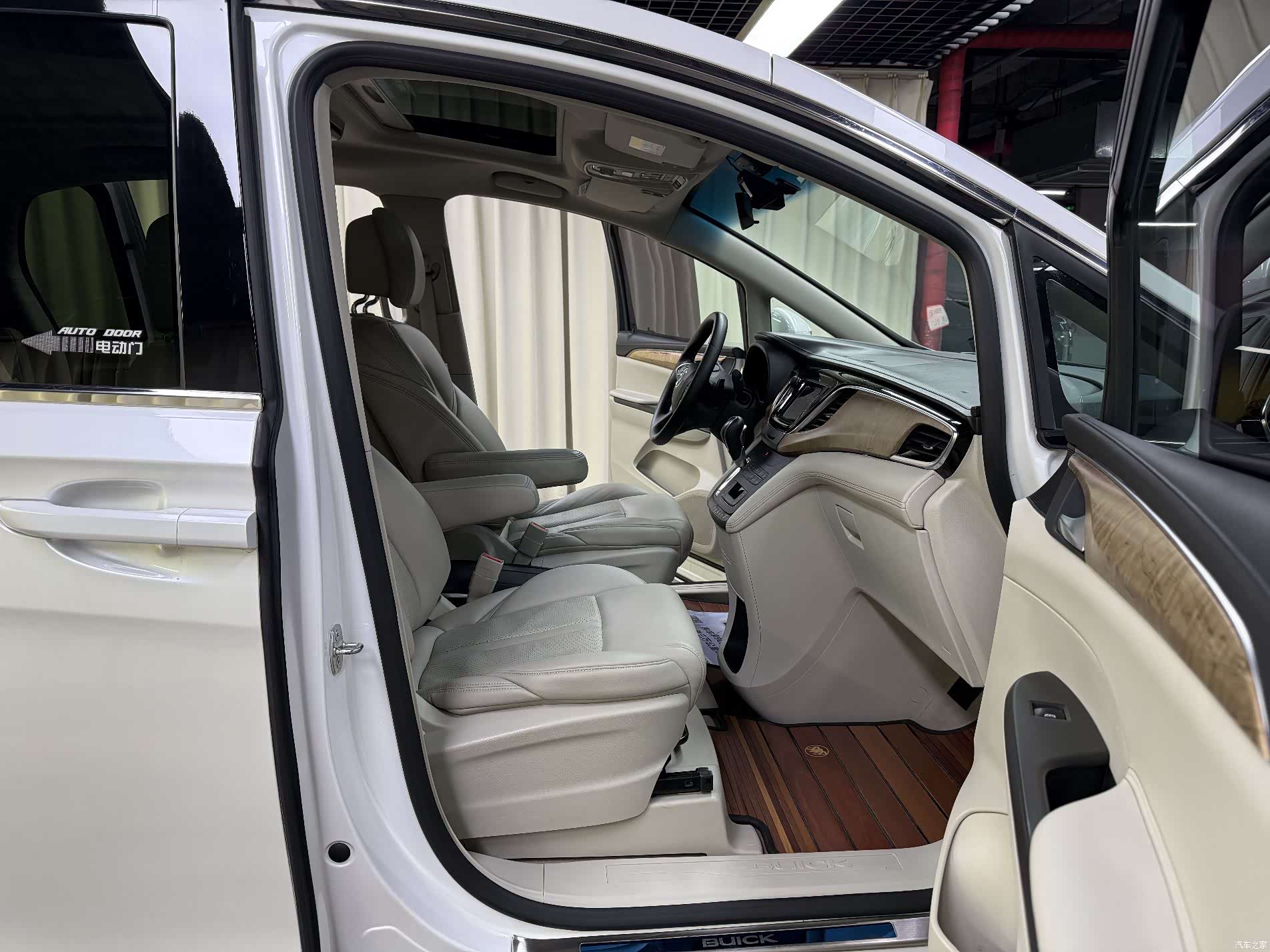 Buick GL8, 2017 11
