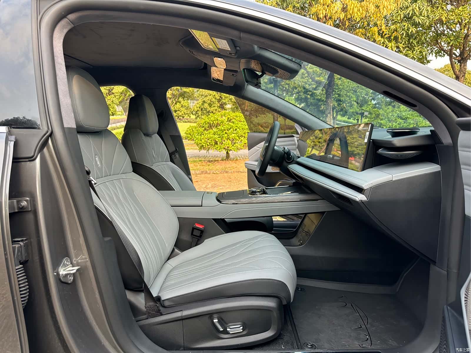 Geely E8, 2026 все фото