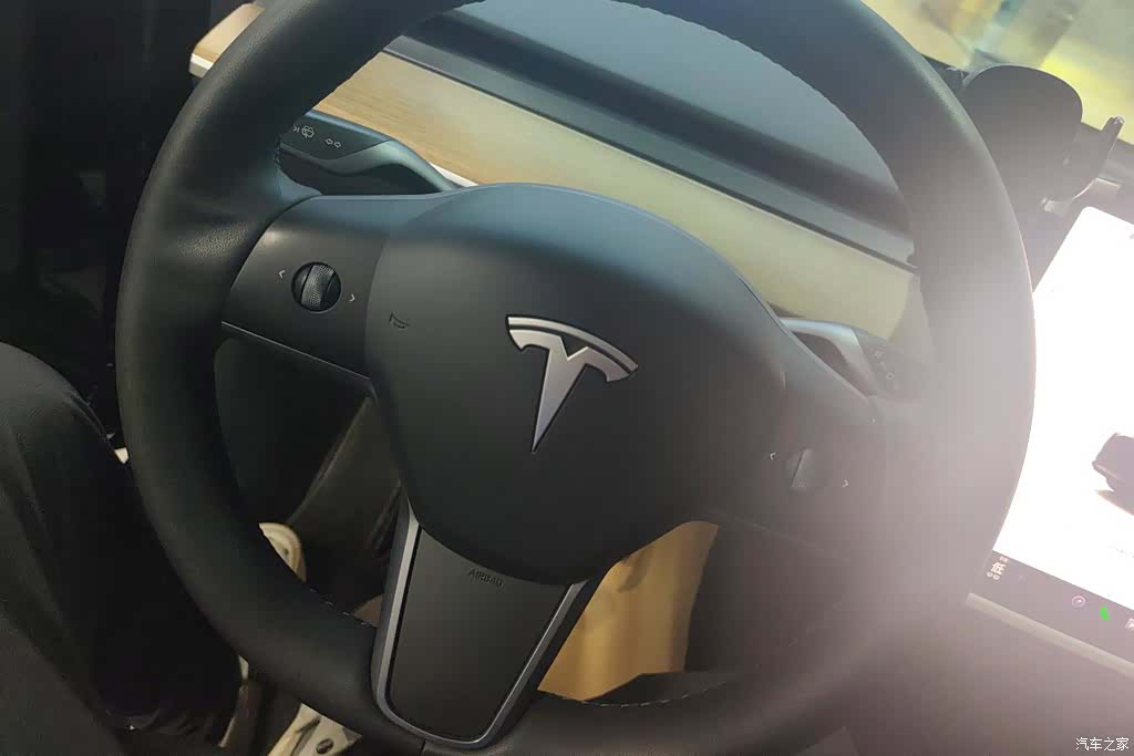 Tesla Model Y, 2023 15