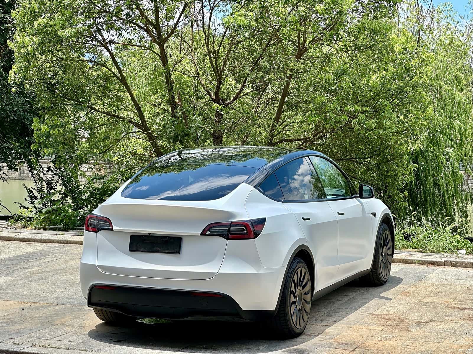 Tesla Model Y, 2022 3