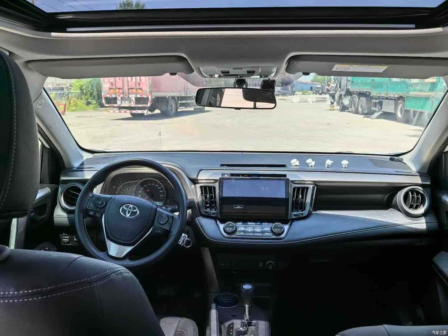 Toyota RAV4, 2015 все фото
