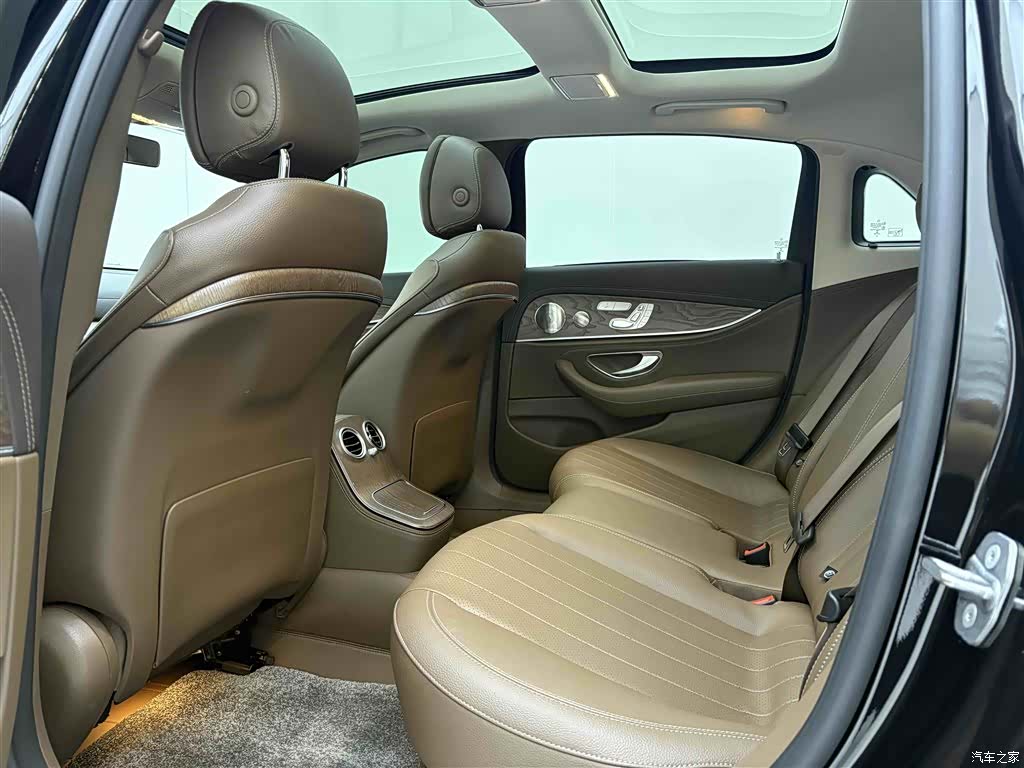 Mercedes-Benz E-Class, 2023 19