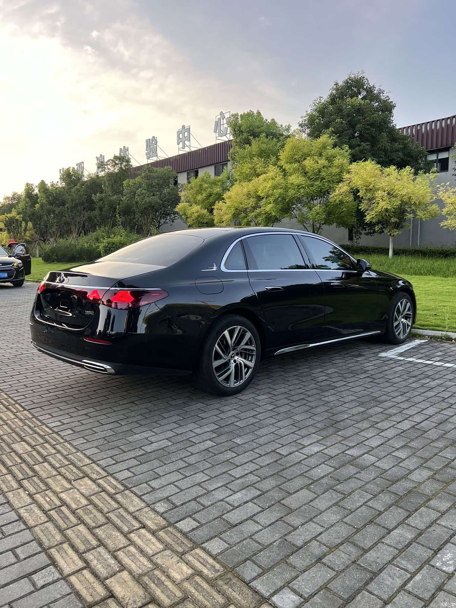 Mercedes-Benz E-Class, 2025 9