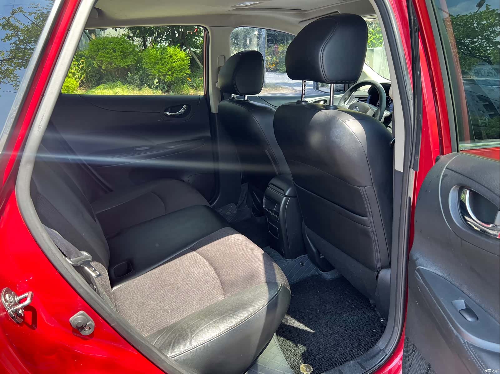 Nissan Tiida, 2011 16