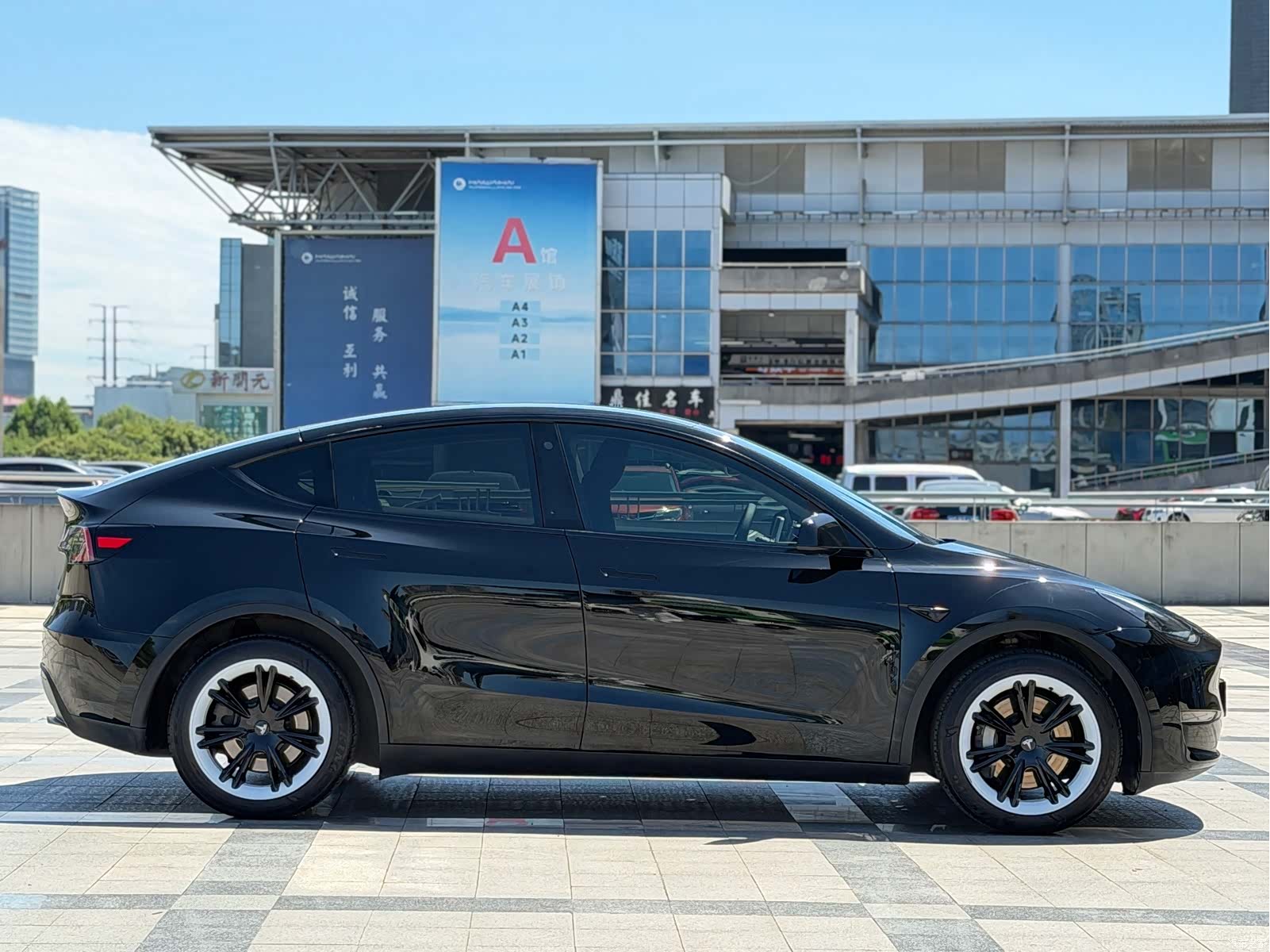 Tesla Model Y, 2023 8