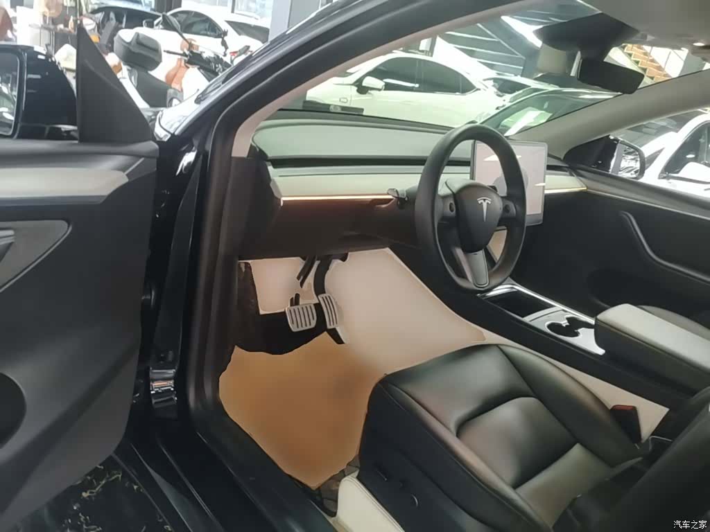 Tesla Model Y, 2024 16