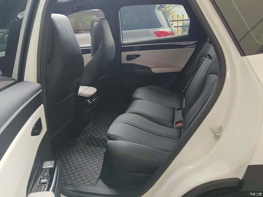 Geely Galaxy L7, 2023 17
