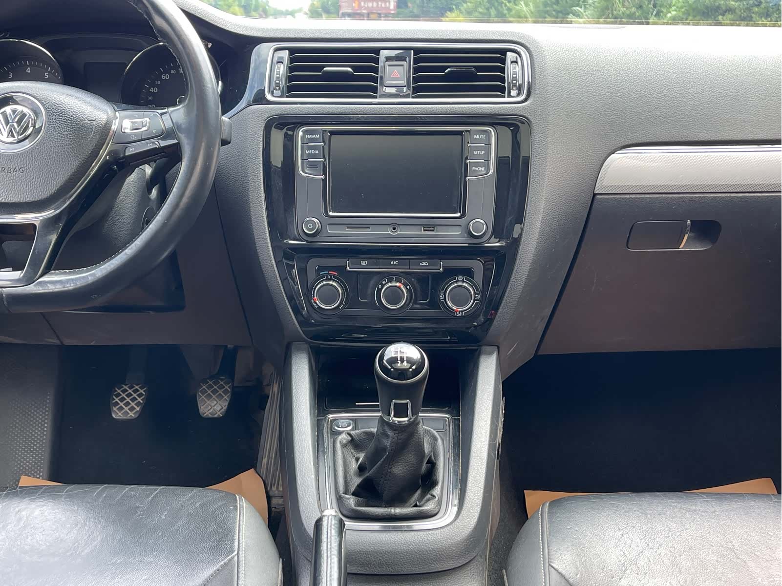 Volkswagen Sagitar, 2017 14