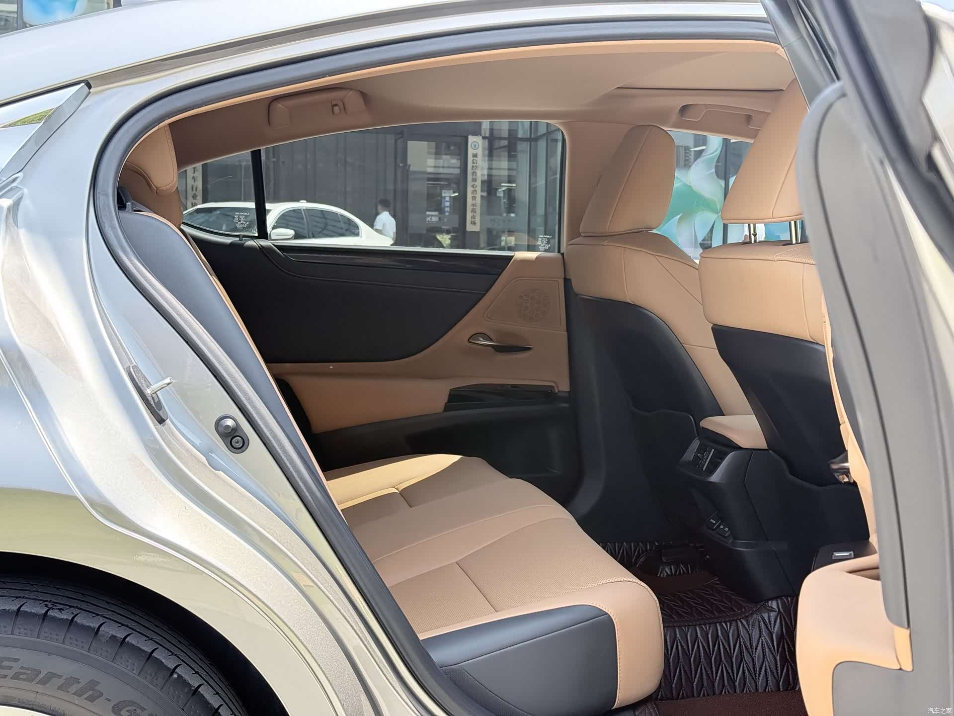Lexus ES, 2024 7
