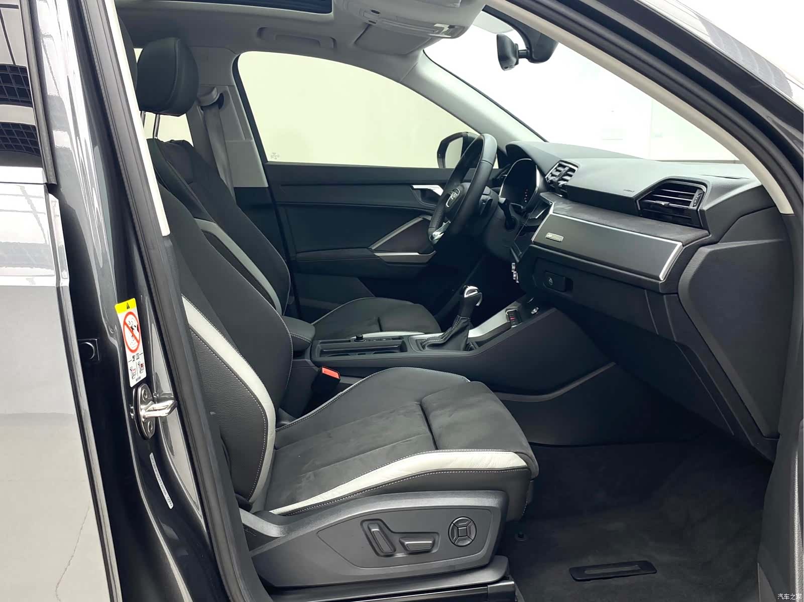 Audi Q3, 2022 13