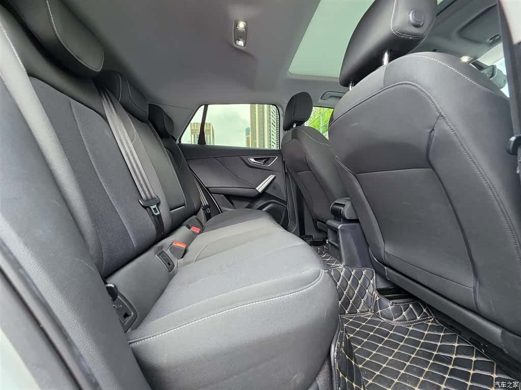 Audi Q2L, 2021 13
