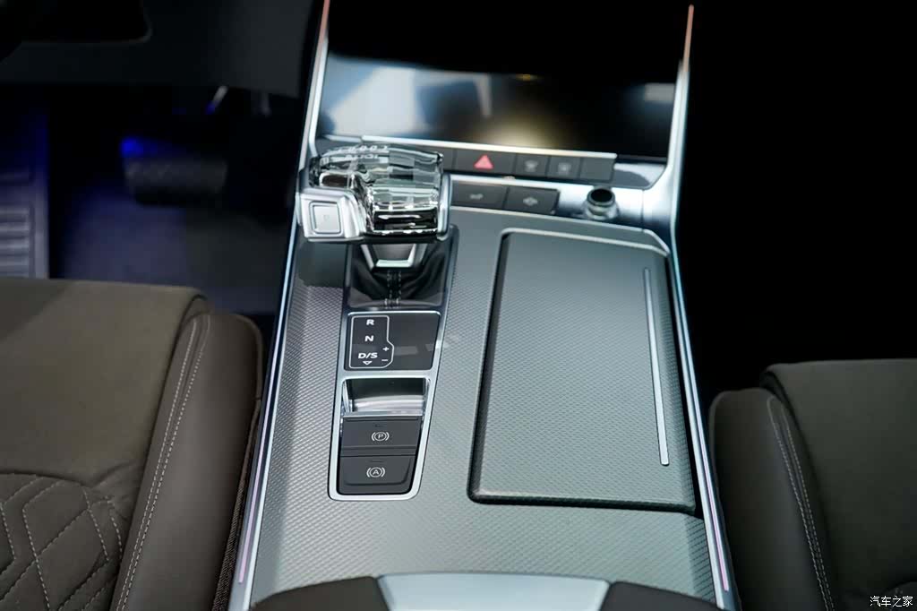 Audi A7L, 2023 13