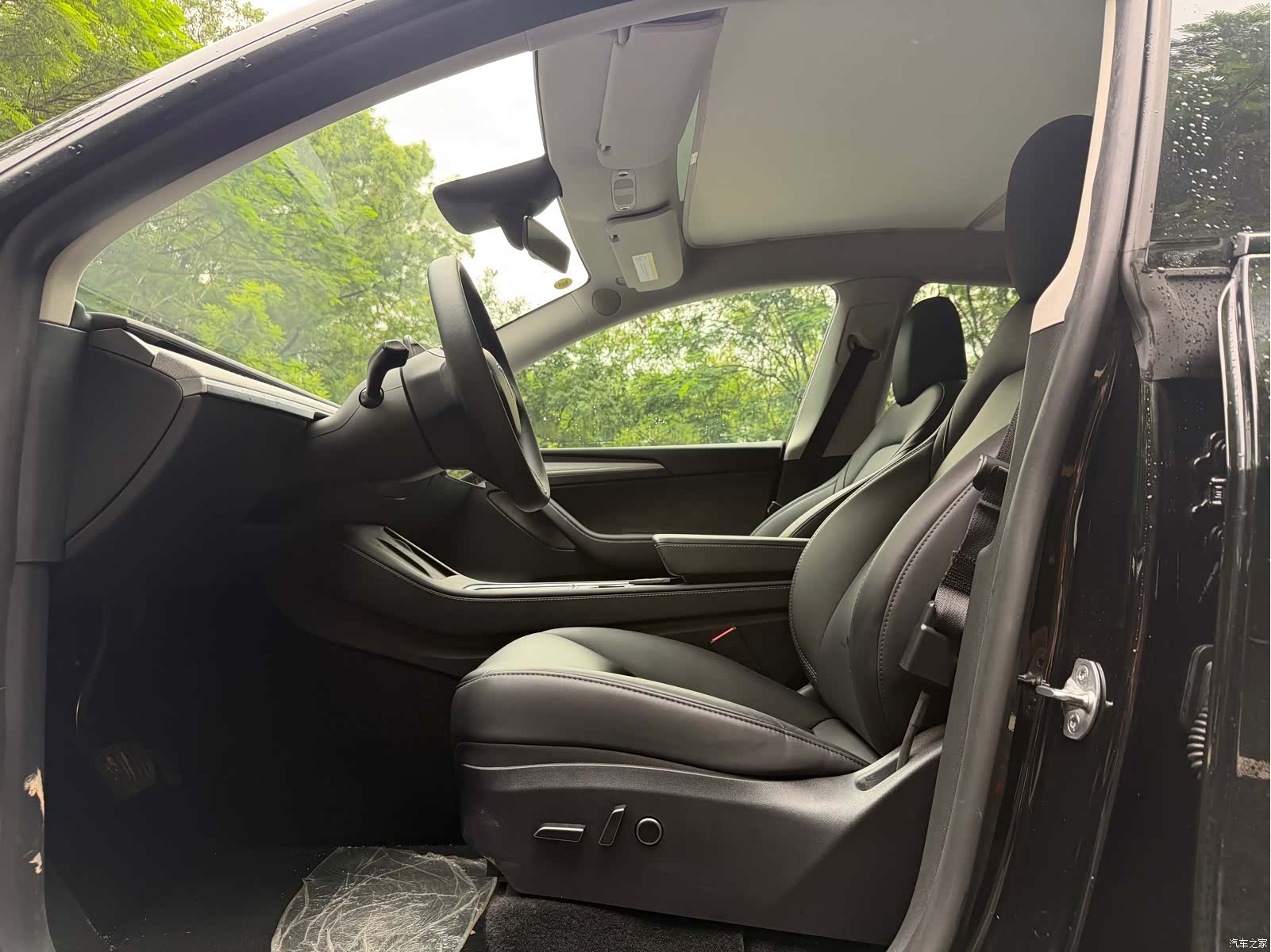 Tesla Model Y, 2024 6