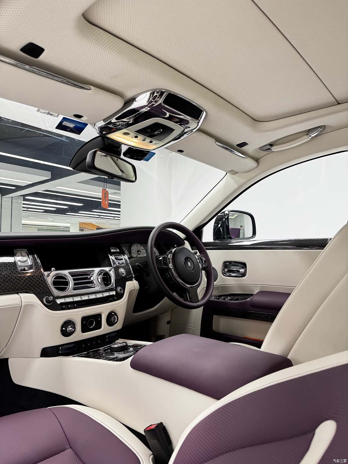 Rolls-Royce Ghost, 2011 все фото