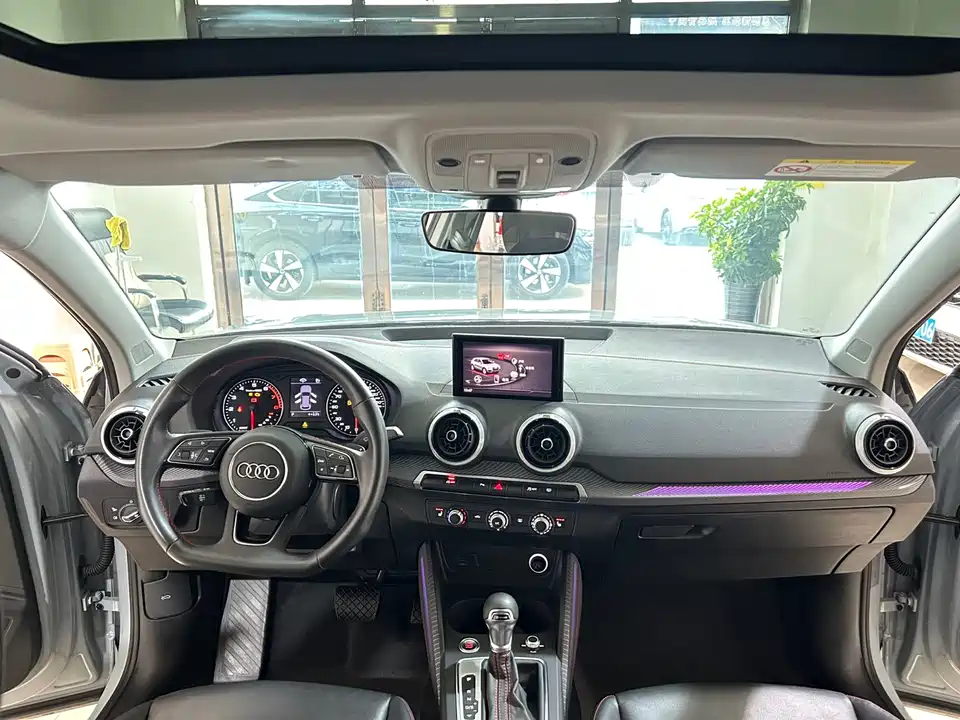Audi Q2L