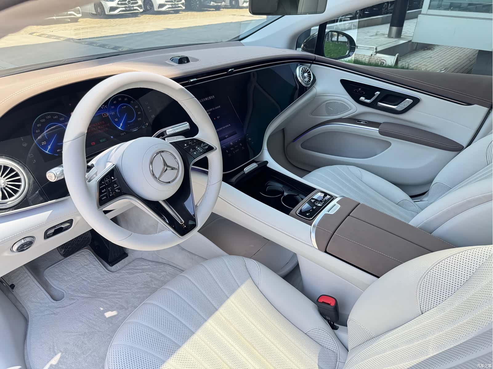 Mercedes-Benz EQS, 2024 6
