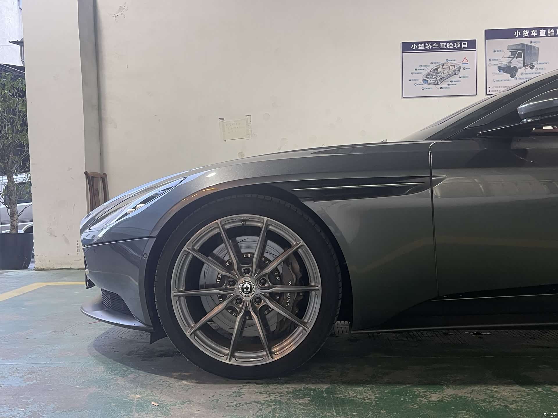 Aston Martin DB11, 2020 все фото