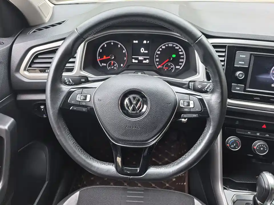 Volkswagen T-ROC exploring Songs